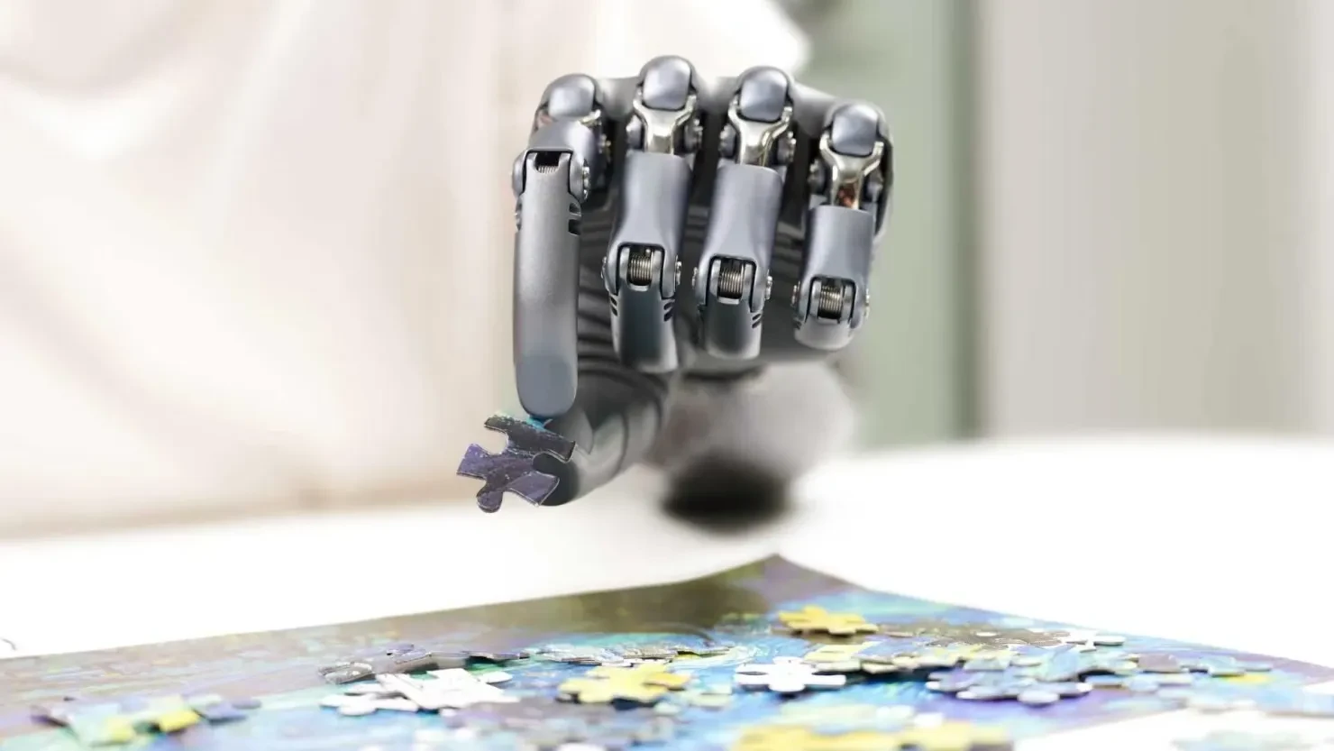 Neuralink cấy chip vào não, BrainCo đặt cược tương lai với thiết bị đeo (2)