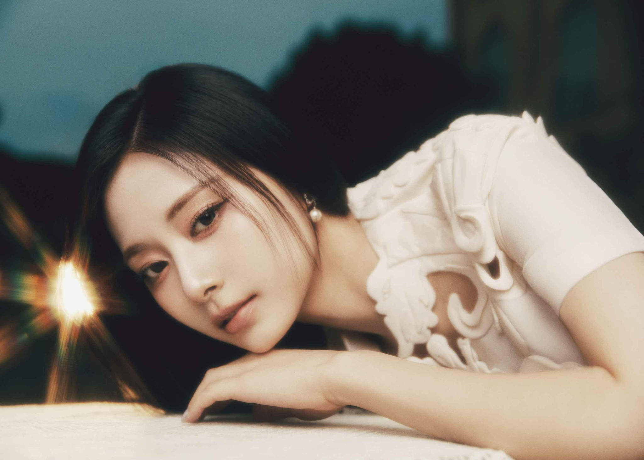 Chu Tử Du (Tzuyu), thành viên nhóm nhạc TWICE. Ảnh: Highend Magazine.