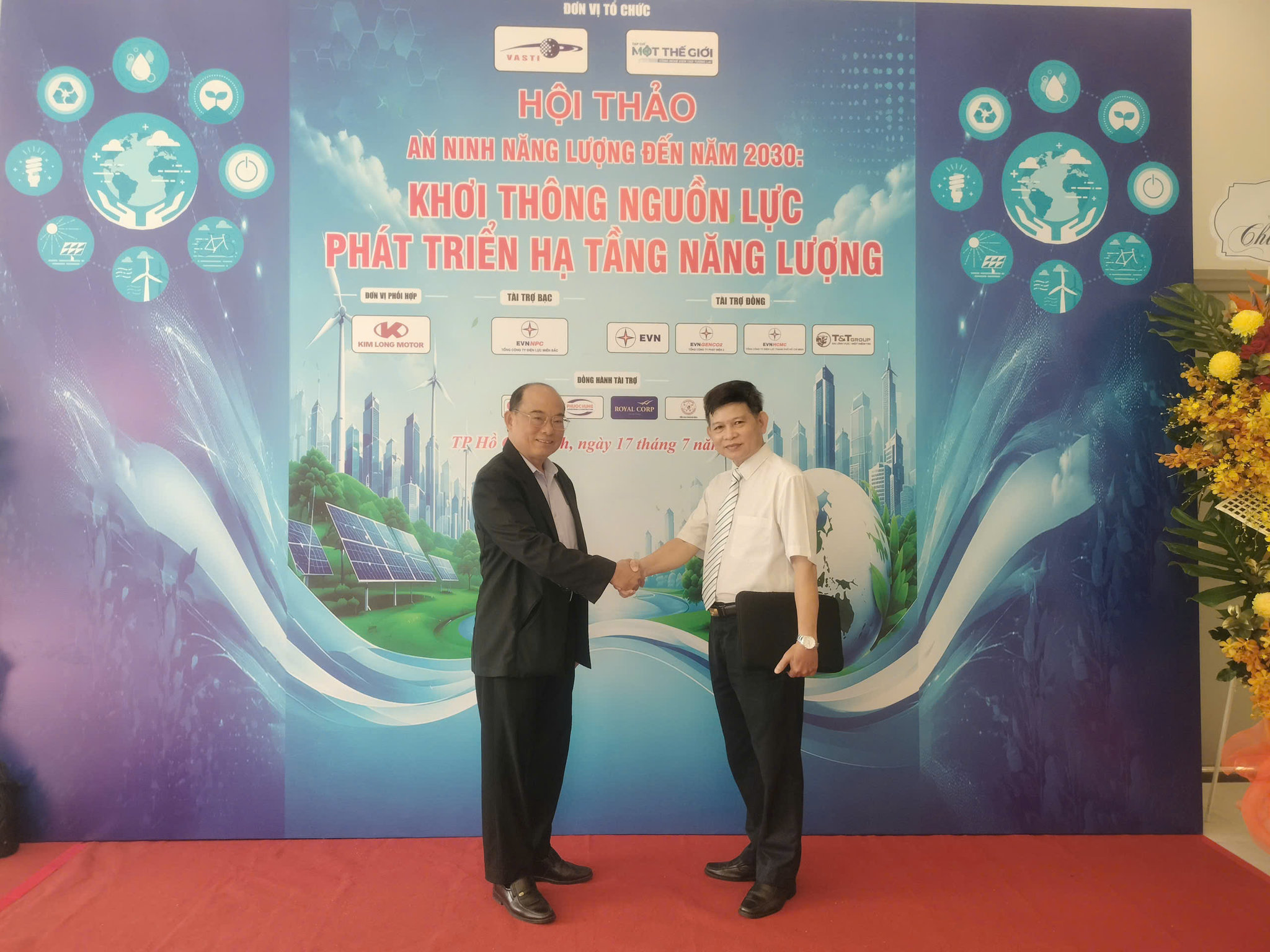 Khách mời tề tựu trước giờ khai mạc Hội thảo 'An ninh năng lượng đến 2030'