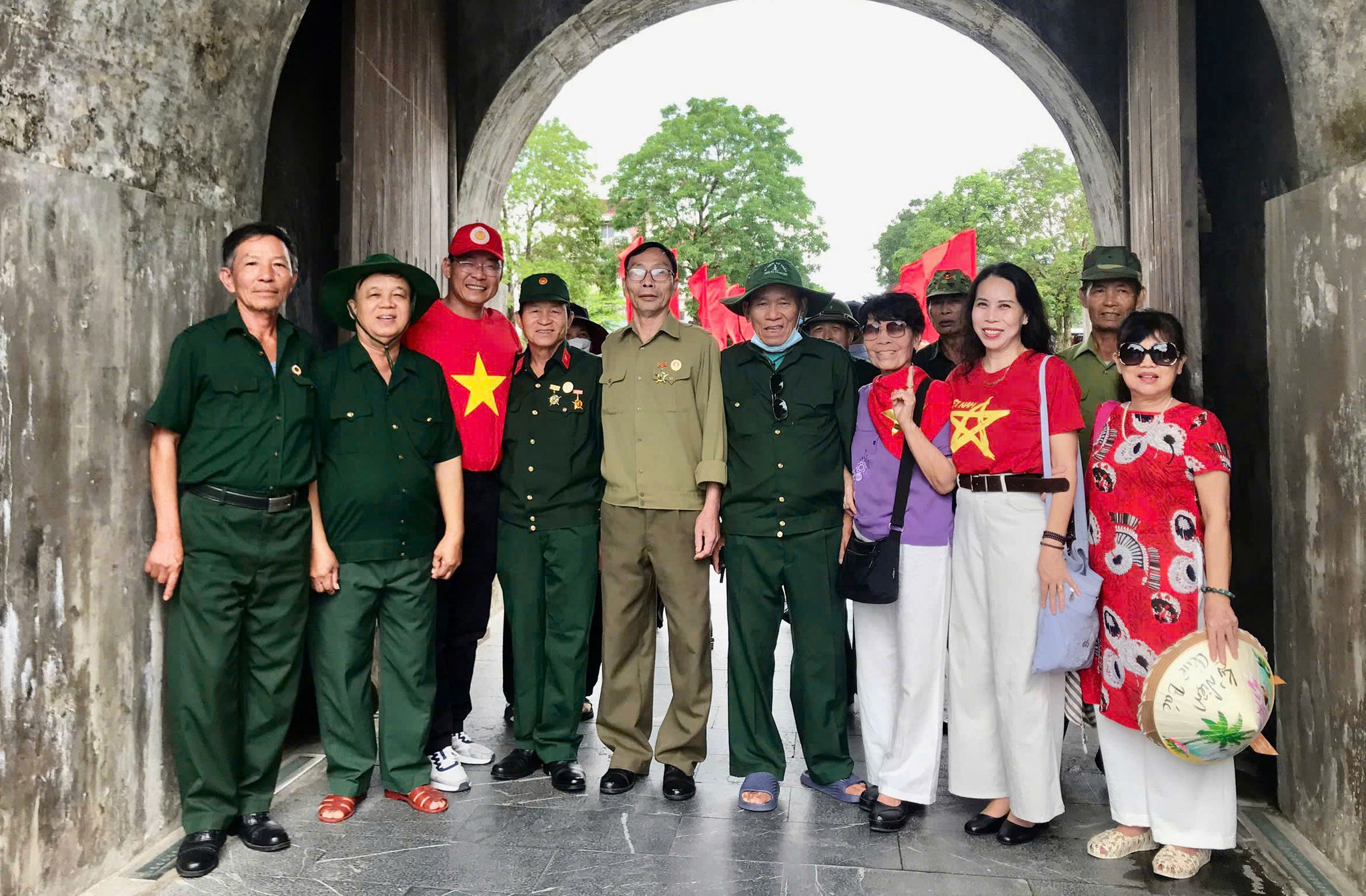 tram-yeu-thuong-va-hanh-trinh-cua-long-biet-on-2.jpg