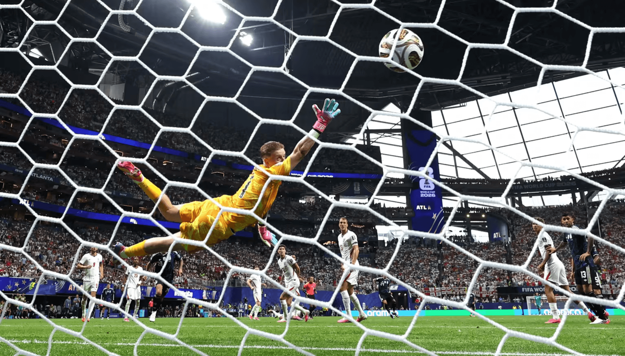 Tranh HCĐ World Cup 2026: Giữa hai bờ eo biển Manche