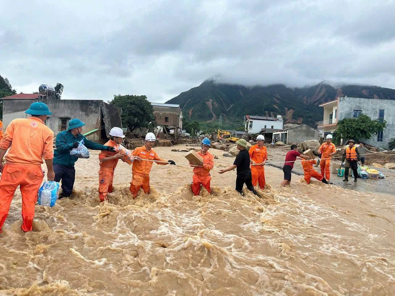Thời tiết hôm nay 19/7: Lũ đổ về cuồn cuộn, khi nào miền núi phía Bắc giảm mưa?