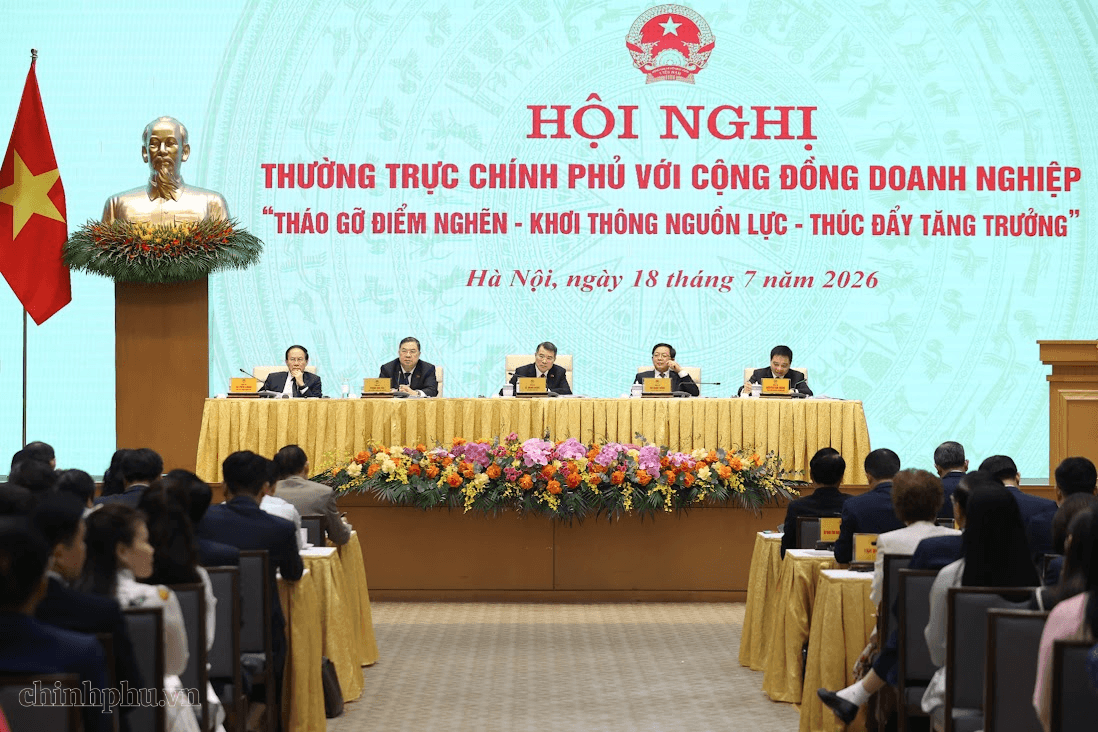 Thủ tướng cùng các Phó Thủ tướng chủ trì Hội nghị. Ảnh: VGP/Nhật Bắc.