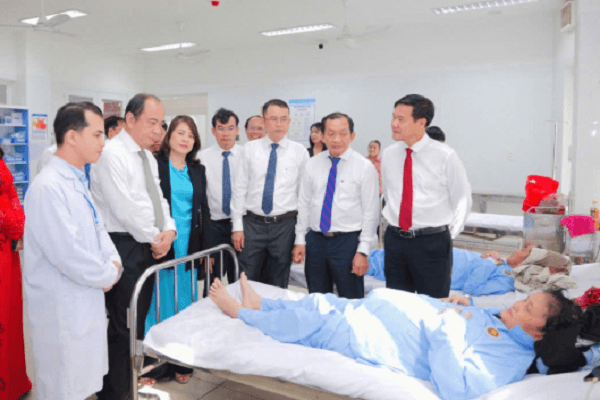 tphcm-benh-vien-lon-khong-con0dong-cua-cho-benh-nhan-hinh-anh 1