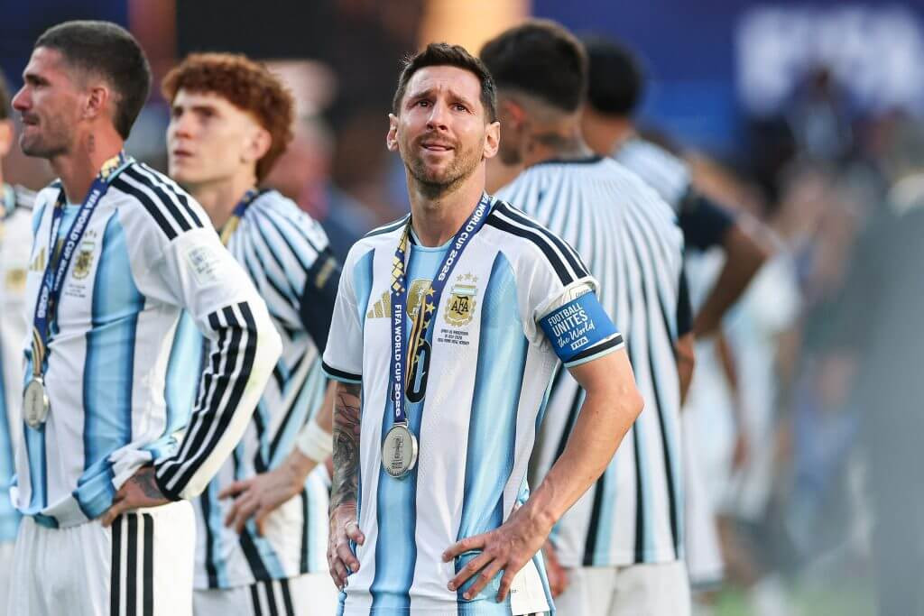 Ông Trump và Infantino làm lu mờ lễ trao cúp World Cup vì khoảnh khắc khó xử (4)