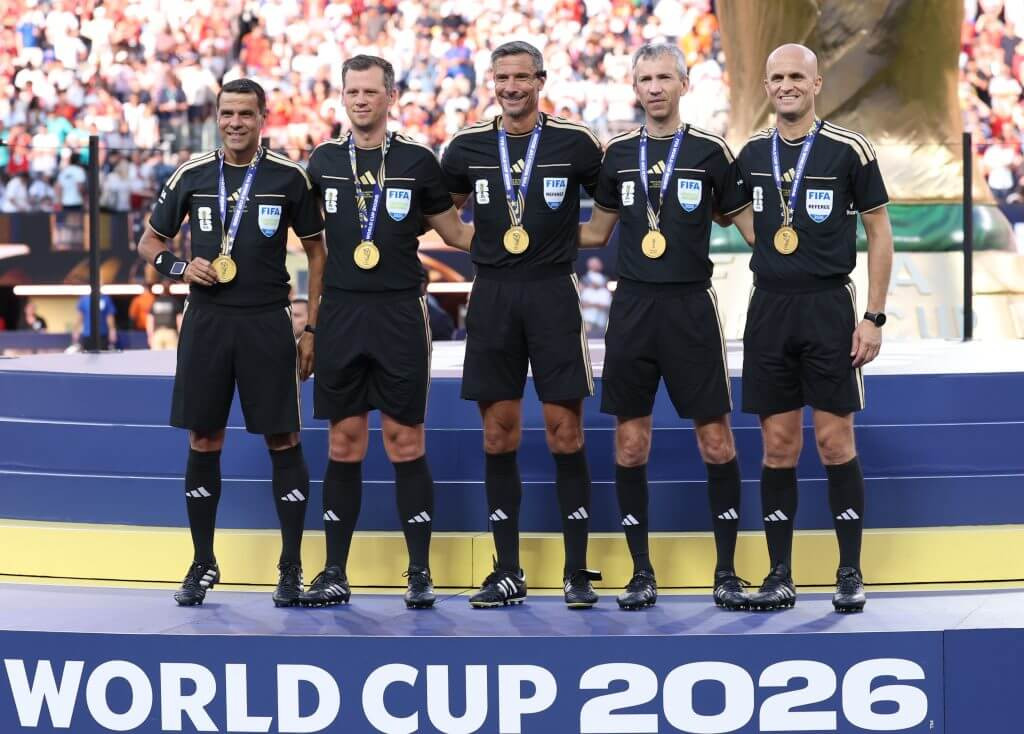 Ông Trump và Infantino làm lu mờ lễ trao cúp World Cup vì khoảnh khắc khó xử