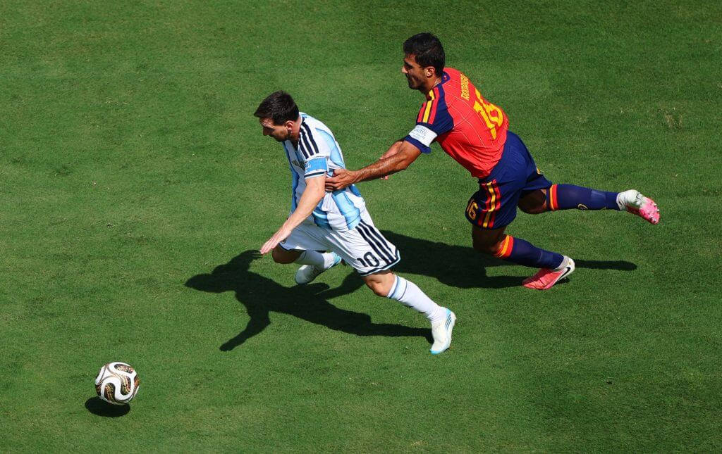 Rodri giành Quả bóng vàng World Cup, Tây Ban Nha khóa chặt Messi như thế nào?