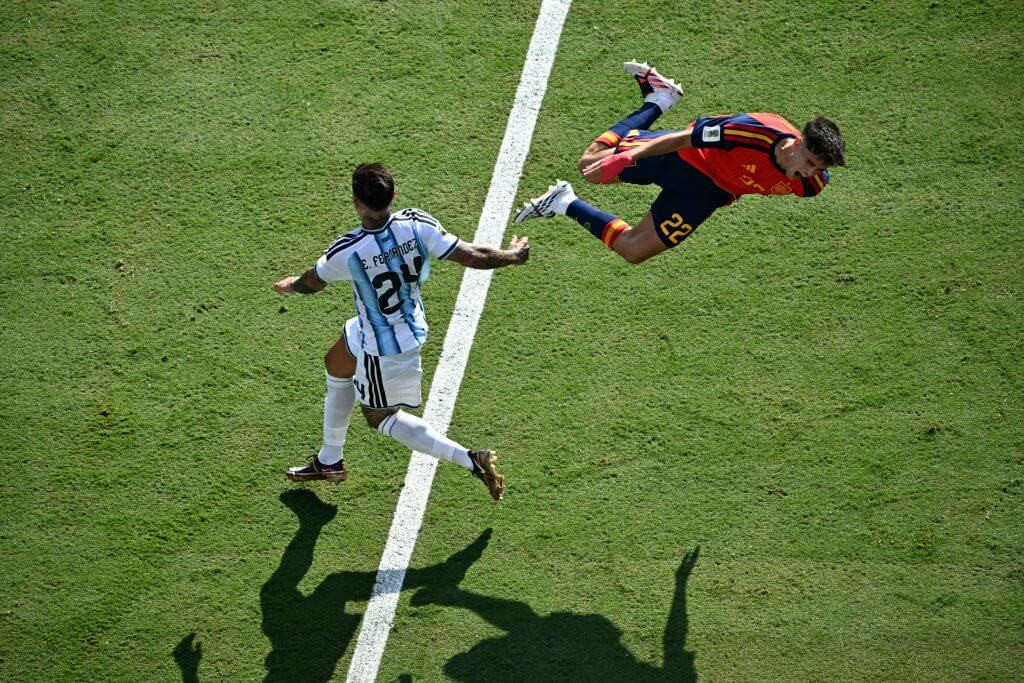 Rodri giành Quả bóng vàng World Cup, Tây Ban Nha khóa chặt Messi như thế nào (5)
