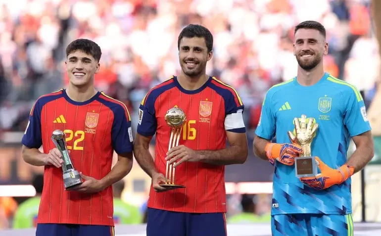 Rodri giành Quả bóng vàng World Cup, Tây Ban Nha khóa chặt Messi như thế nào1
