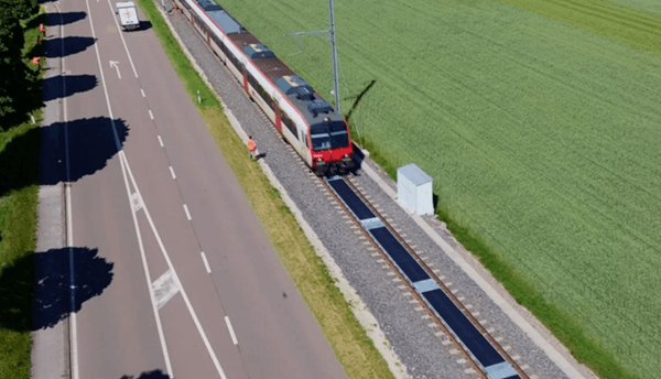 Dự án thí điểm sản xuất điện mặt trời bằng đường ray xe lửa của Sun-Ways. Ảnh: Sun-Ways