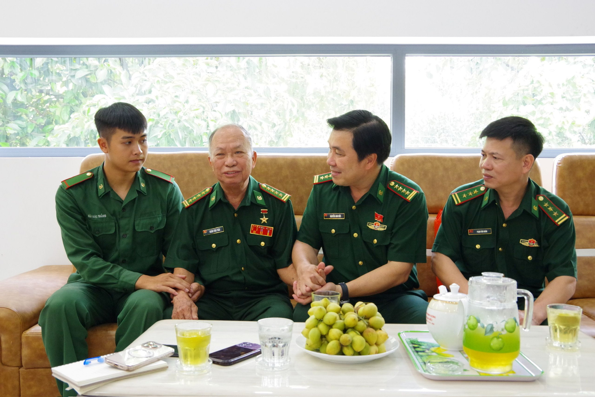 Anh 2