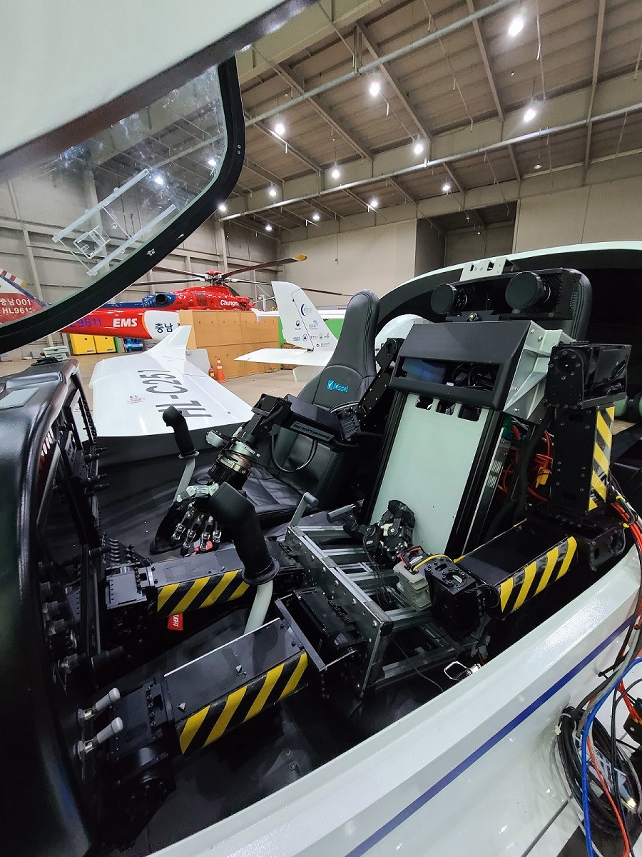 kaist-pibot-robot.jpg