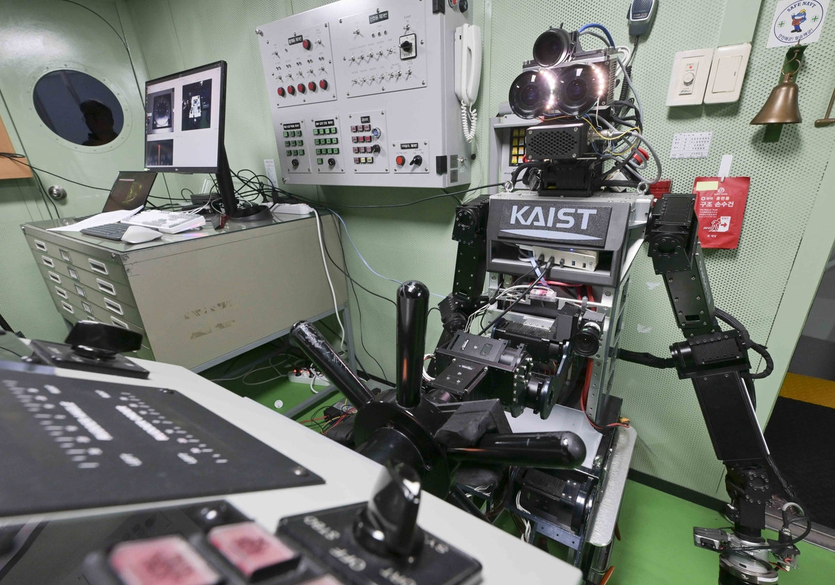robot-pibot-kaist-navy.jpg