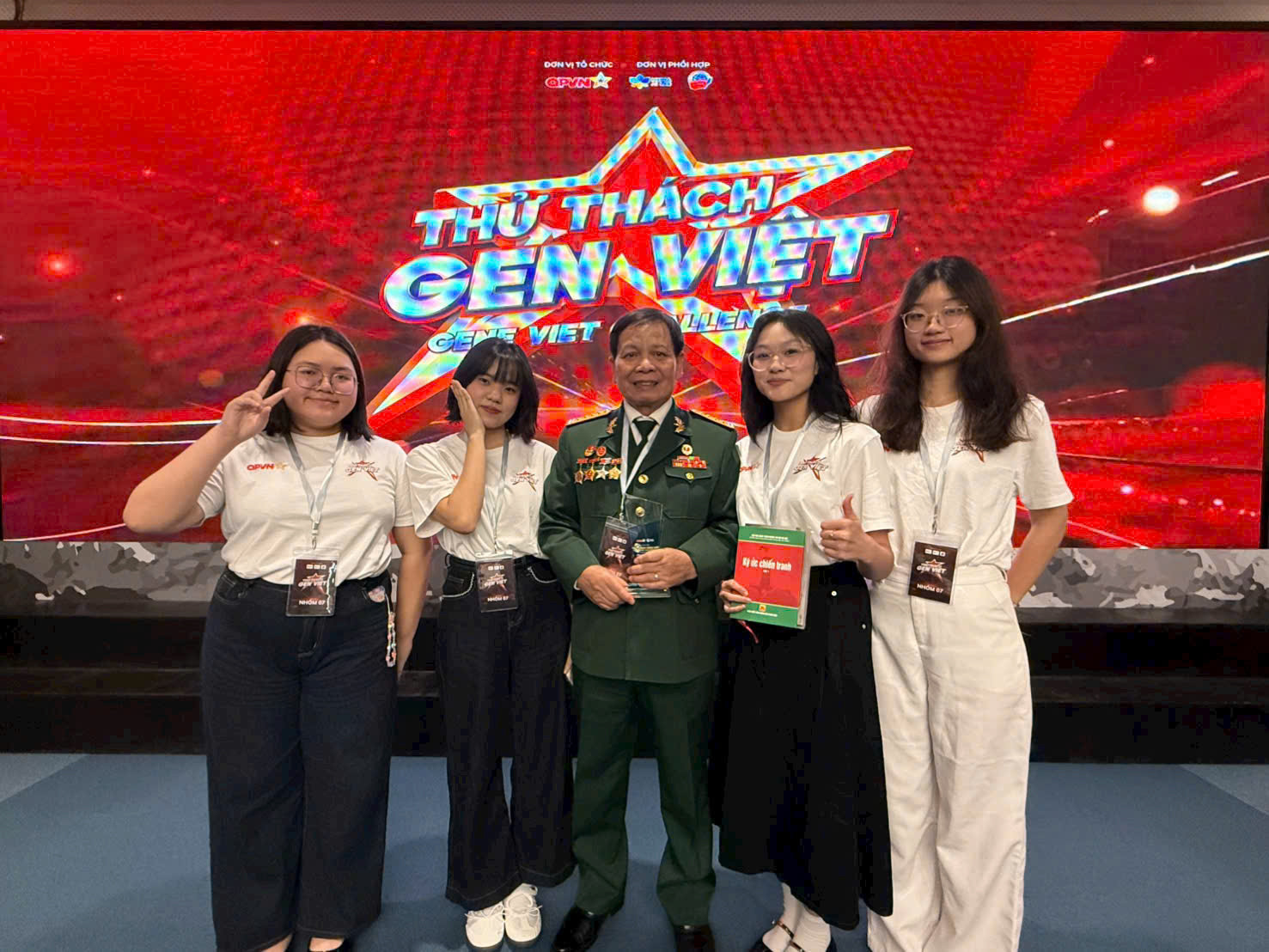 cuu-chien-binh-pham-quang-hiep-giao-luu-sv.jpg