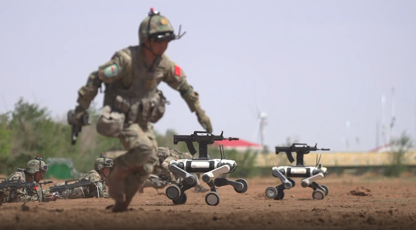 Tin vũ khí hôm nay 28/7: Trung Quốc trình làng robot chiến lang AS2-W 
