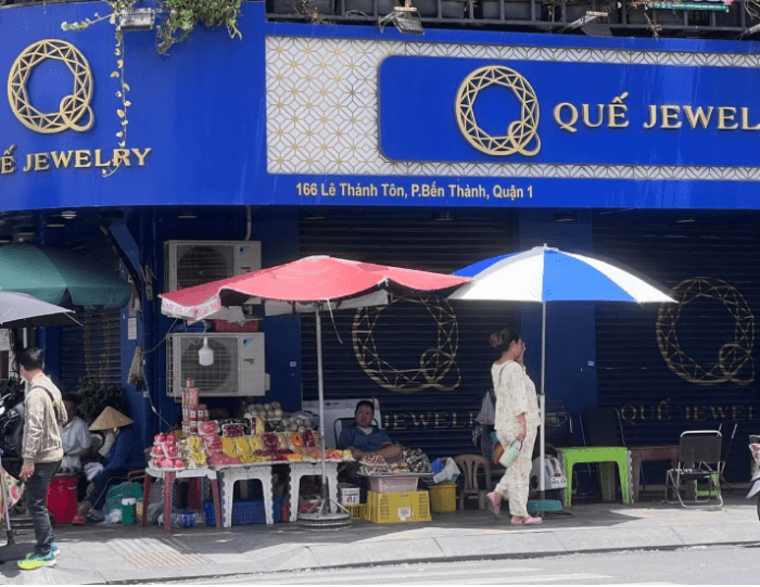 thi-truong-vang-tphcm-chao-dao-hon-30-doanh-nghiep-ngung-hoat-dong-sau-vu-an-buon-lau-kim-cuong.png