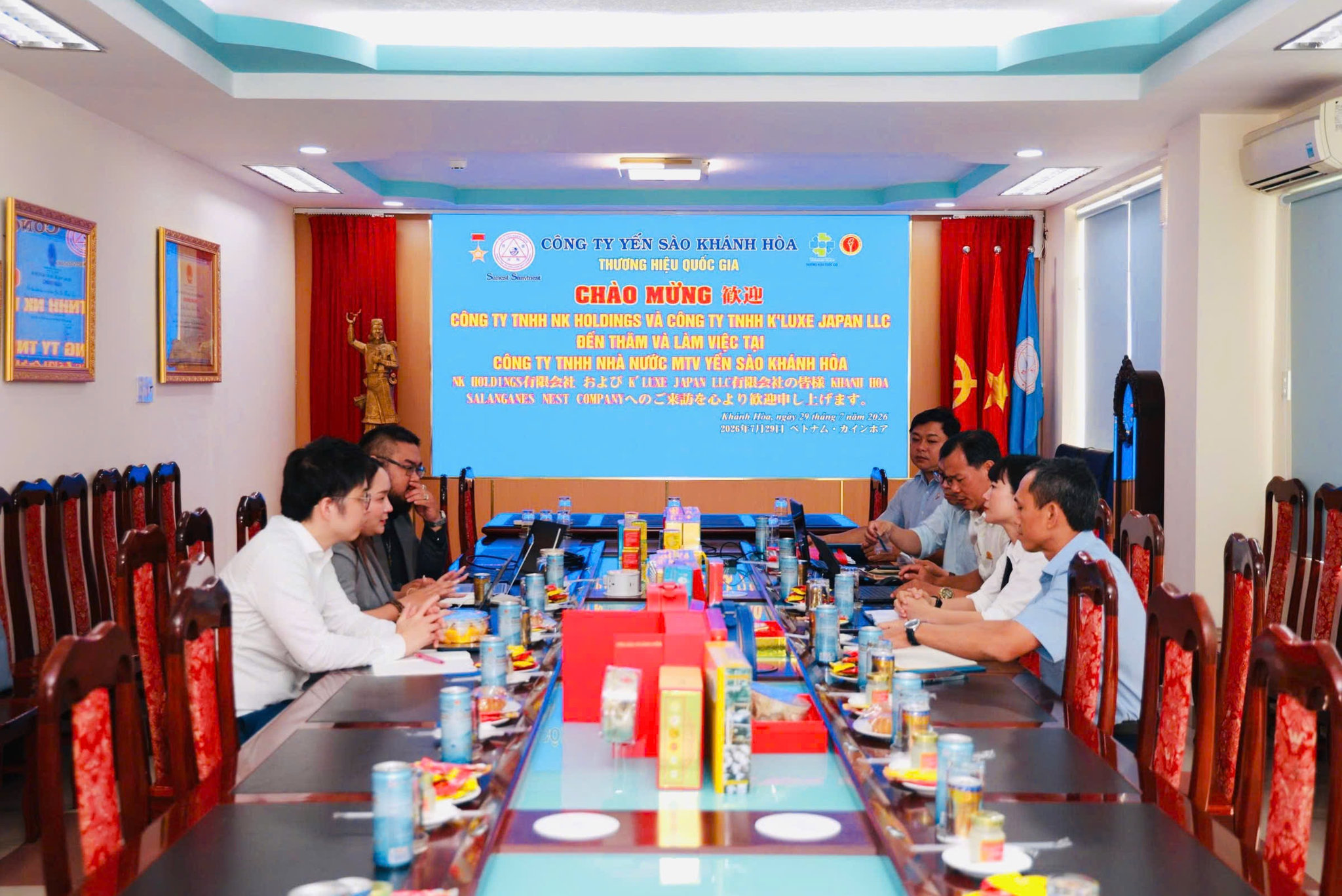 Quang cảnh buổi làm việc