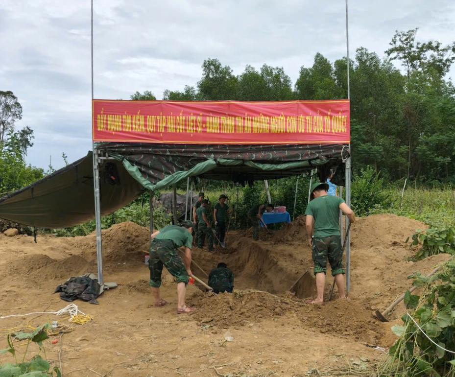 1. Khu vực đang được khai quật, tìm kiếm