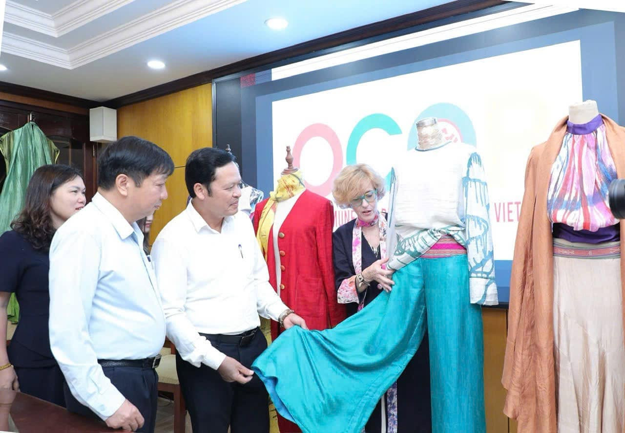 Hà Nội không lựa chọn phát triển nông nghiệp bằng cách mở rộng diện tích, mà tập trung nâng cao giá trị trên từng đơn vị đất thông qua khoa học công nghệ, chuyển đổi số, kinh tế tuần hoàn và liên kết chuỗi. Ảnh: NVCC