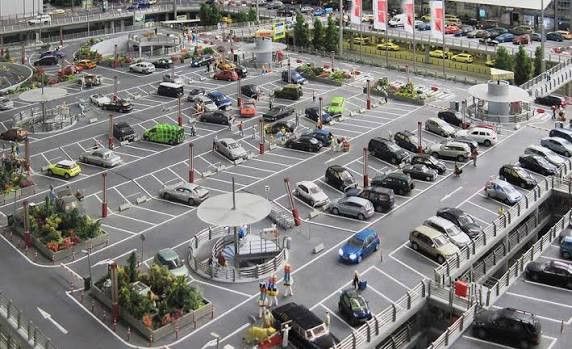 Khu vực trung tâm TP.HCM nhiều năm qua luôn thiếu chỗ đậu ô tô.