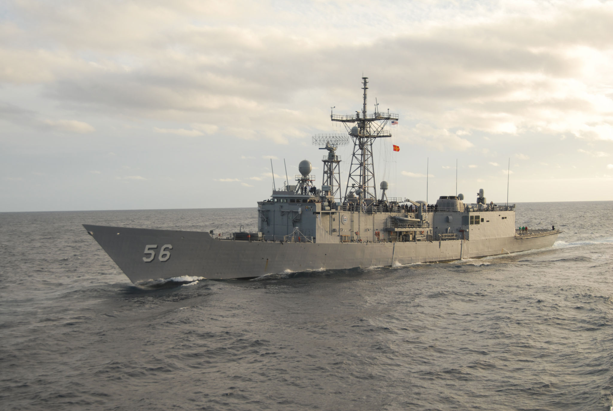 upload.wikimedia.org-wikipedia-commons-d-d5-_uss_simpson_-ffg_56-_port_side.jpg