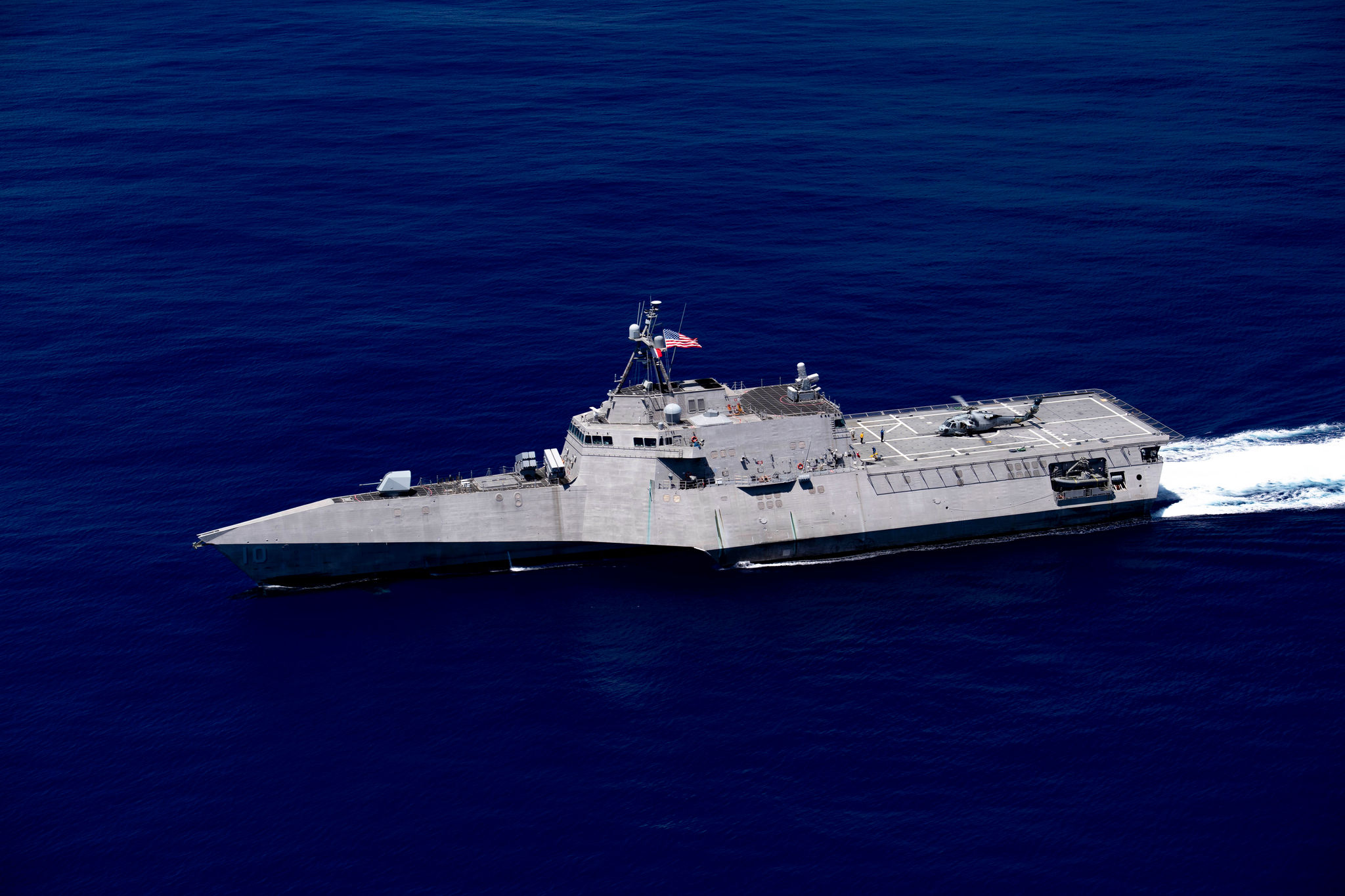 upload.wikimedia.org-wikipedia-commons-f-ff-_uss_gabrielle_giffords_-lcs-10-_underway_in_the_philippine_sea_on_1_october_2019_-191001-n-yi115-2128-.jpg