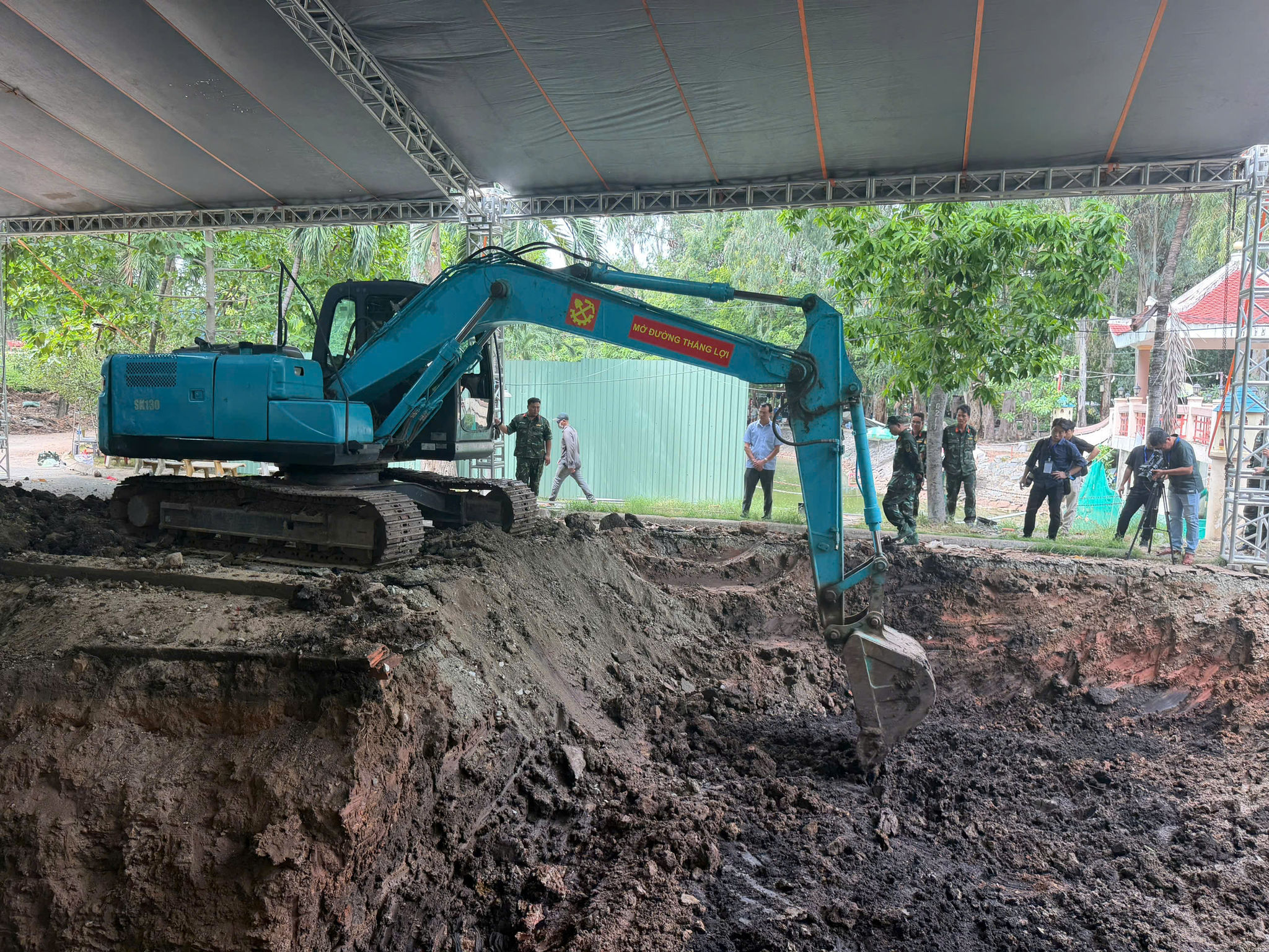 Quy tập thêm 12 hài cốt liệt sĩ tại công viên Lê Thị Riêng 