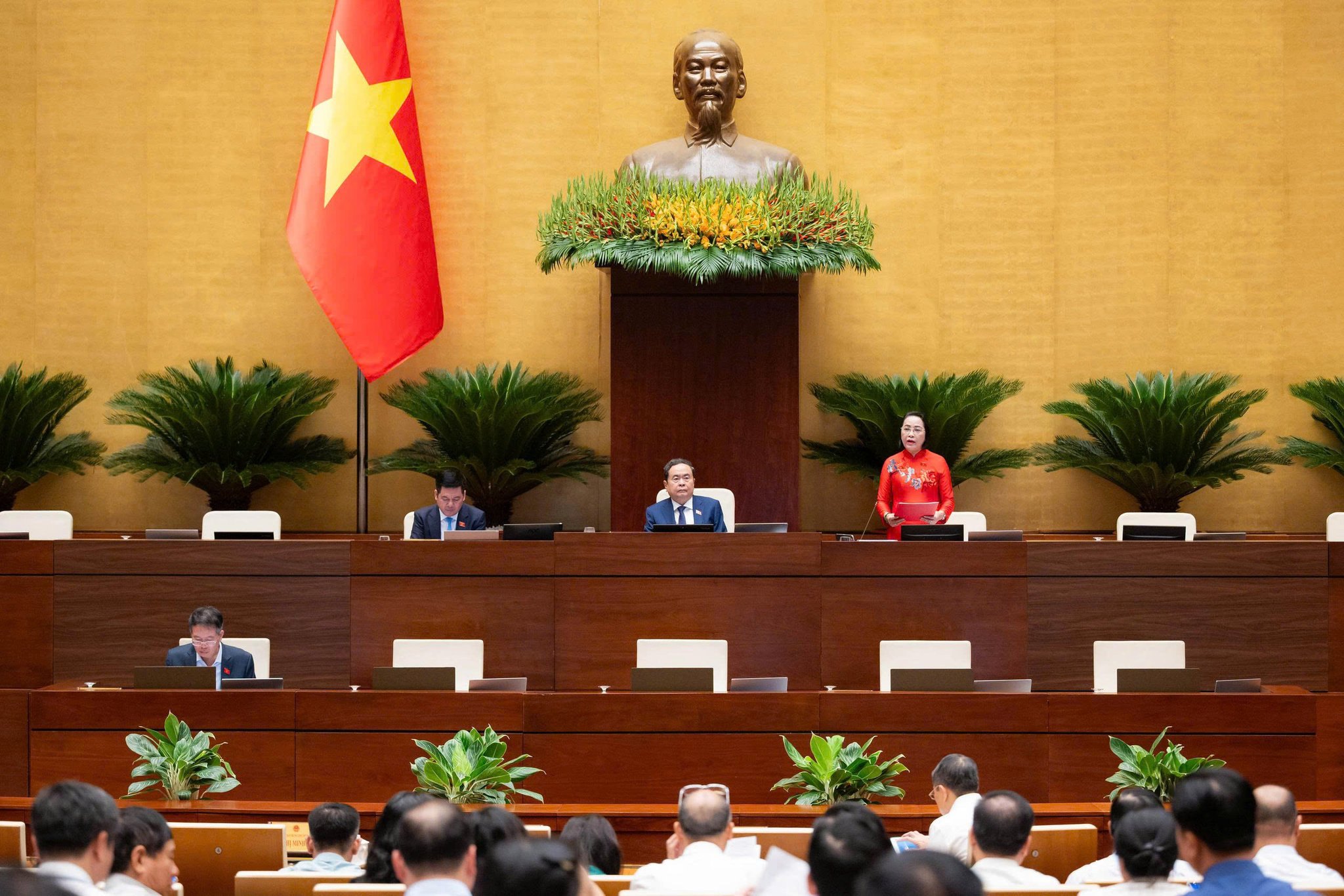 Hoàn thiện các quy định về nâng cao chất lượng người lao động Việt Nam làm việc ở nước ngoài 
