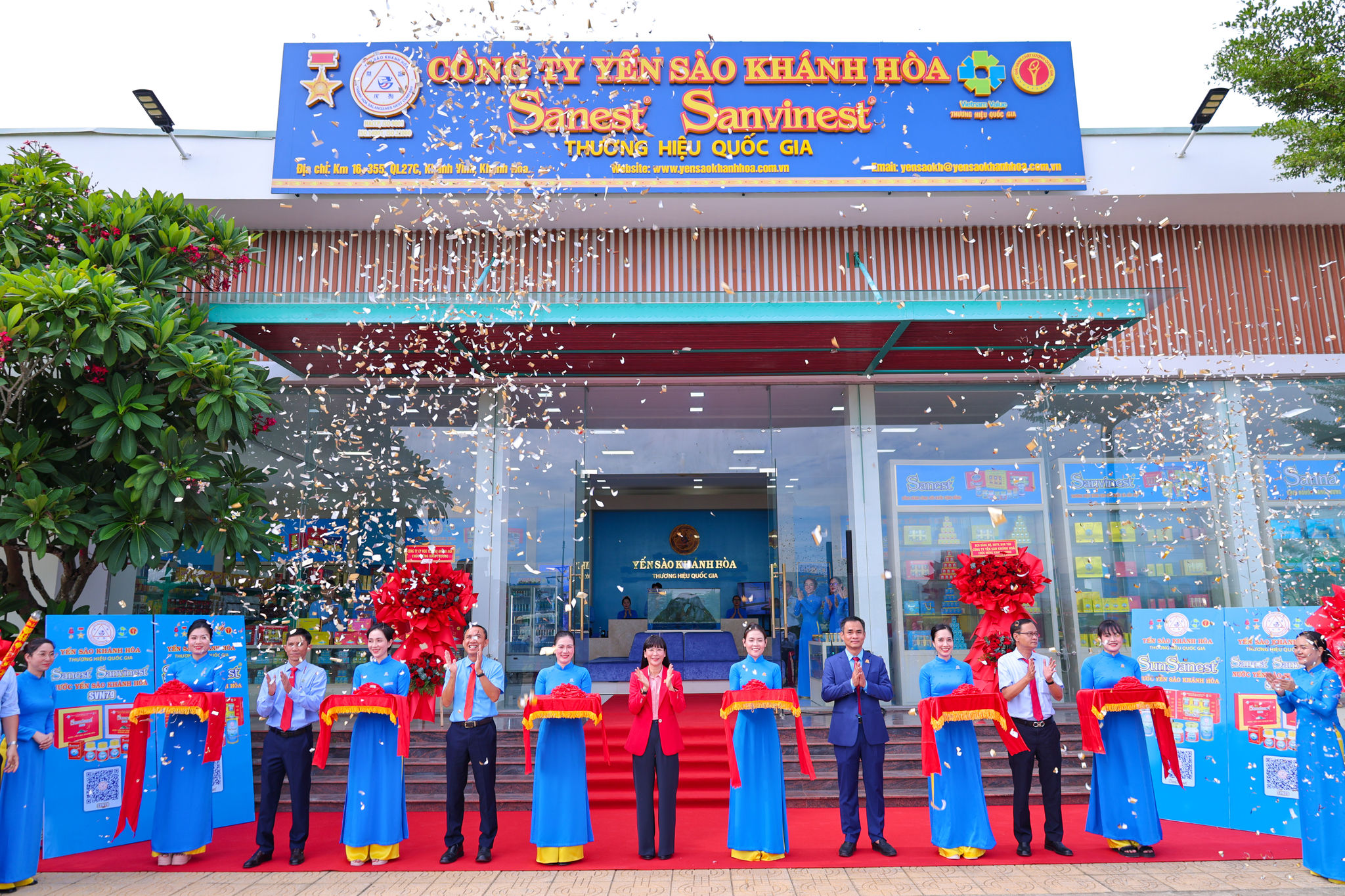 8. Khai trương Cửa hàng trưng bày sản phẩm Yến sào Khánh Hòa