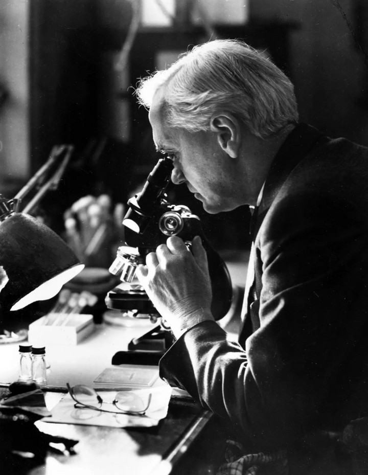 Alexander Fleming từ cậu bé vùng nông nôn đến nhà khoa học nhìn thấy phép màu123