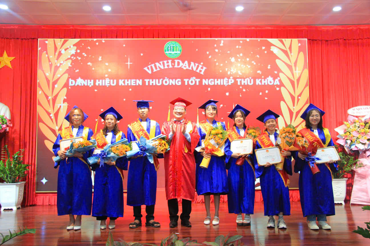 Mùa tuyển sinh đại học 2026 ghi nhận sự phân hóa rõ giữa các nhóm ngành.