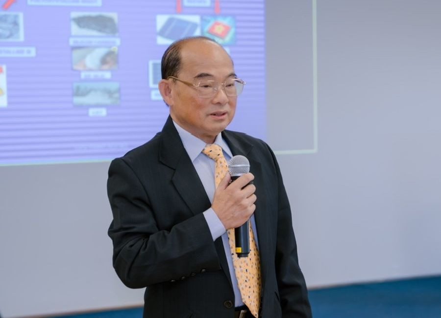 Giáo sư Từ Trung Chấn-4a