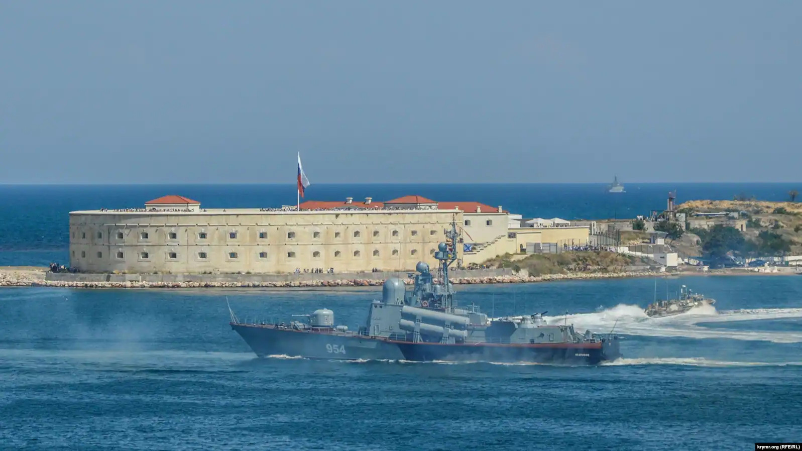 militarnyi.com-wp-content-uploads-2026-08-_raketnyj-kater-12411m-ivanovets-chornomorskogo-flotu-rf-u-sevastopolskij-buhti-potoplenyj-sylamy-oborony-1-lyutogo-2024-roku.foto-radio-svoboda-1.jpg