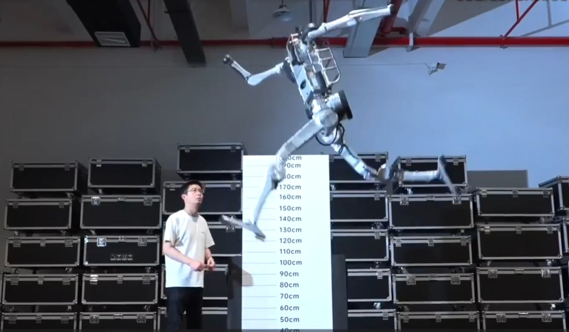 Unitree trình làng robot hình người 'Superman' chạy nhanh hơn 'Tia chớp' 