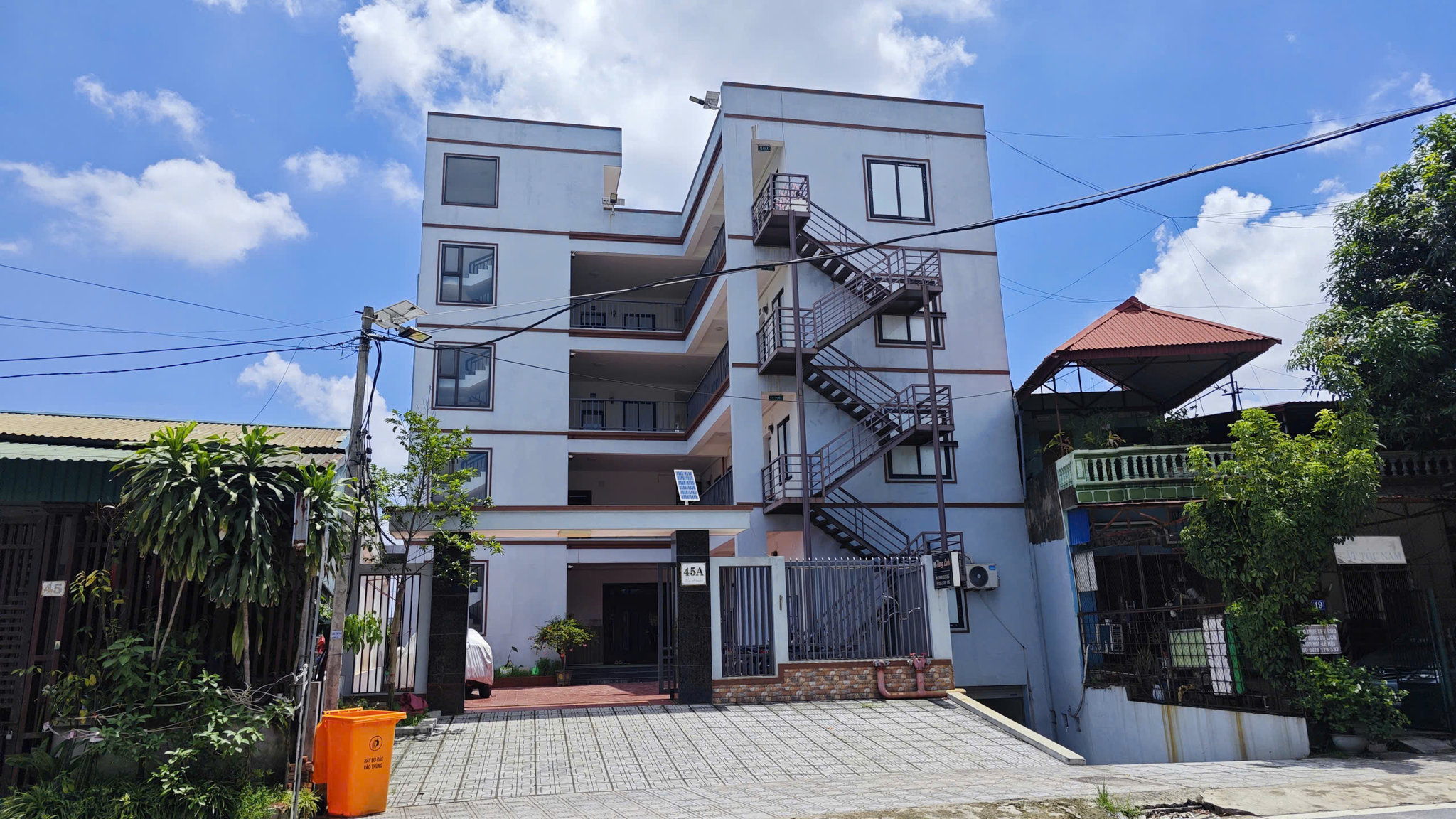 Rất ít nhà trọ cao tầng tại cho công nhân thuê trọ, tuy nhiên, giá rao động từ 2 đến 2,5 triệu đồng:phòng nên khôgn nhiều công nhân có điều kiện thuê
