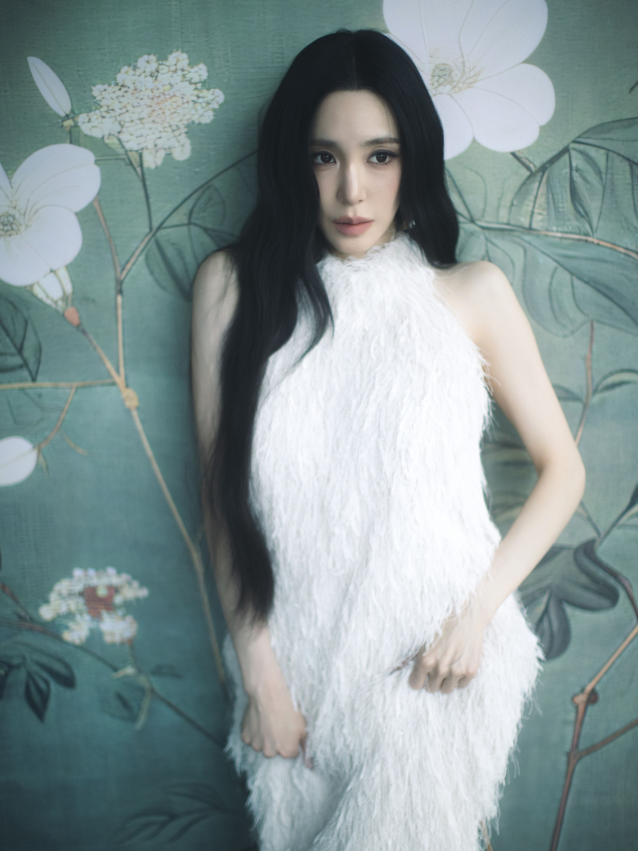 tiffany-young-edge-of-calm-portrait-7fea54d0285eeb8d01bb96a87f3f97e5.jpg