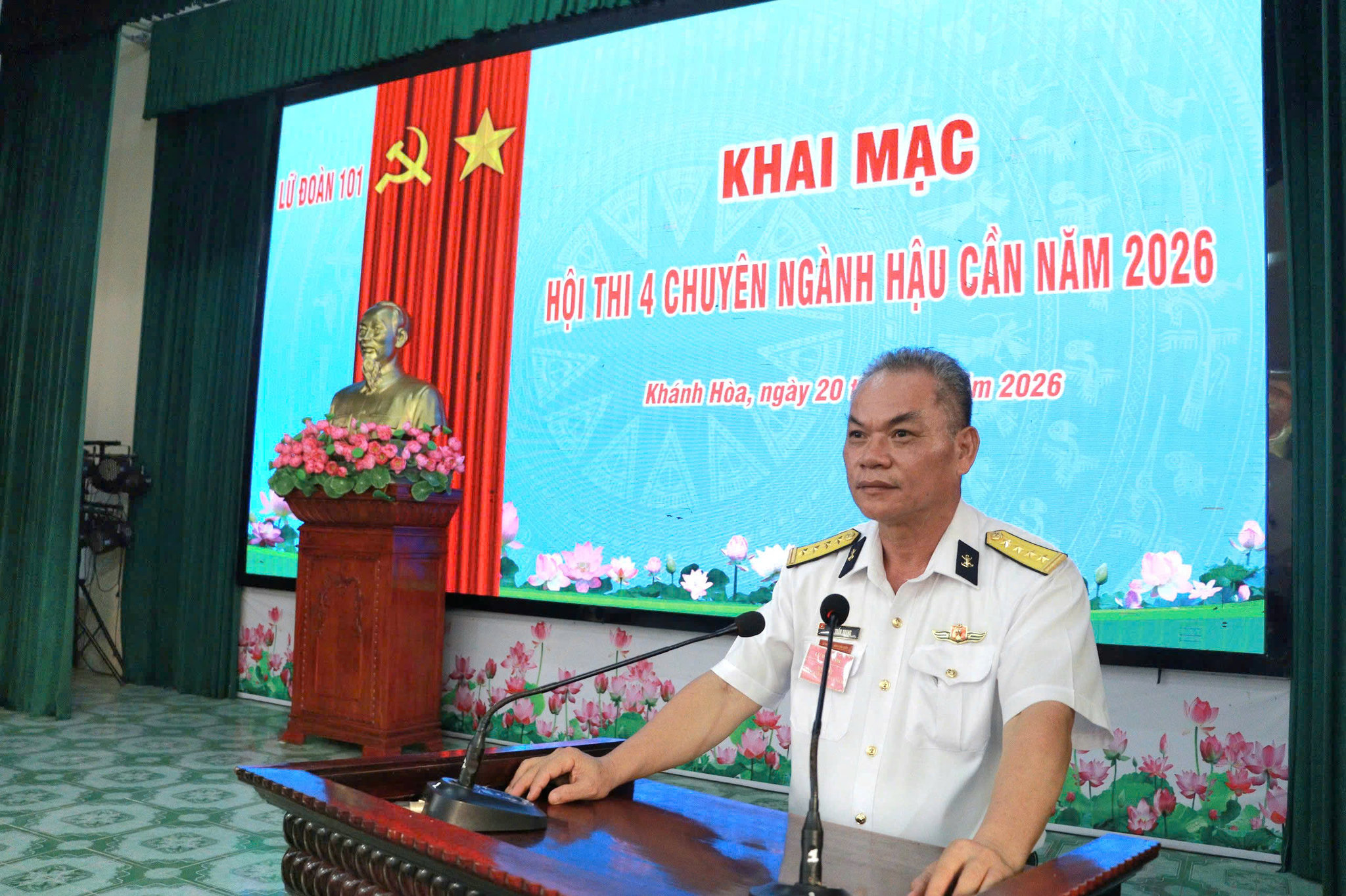 1 - Đại tá Lã Tuấn Quang - Phó Lữ đoàn trưởng - Trưởng BTC Hội thi phát biểu khai mạc