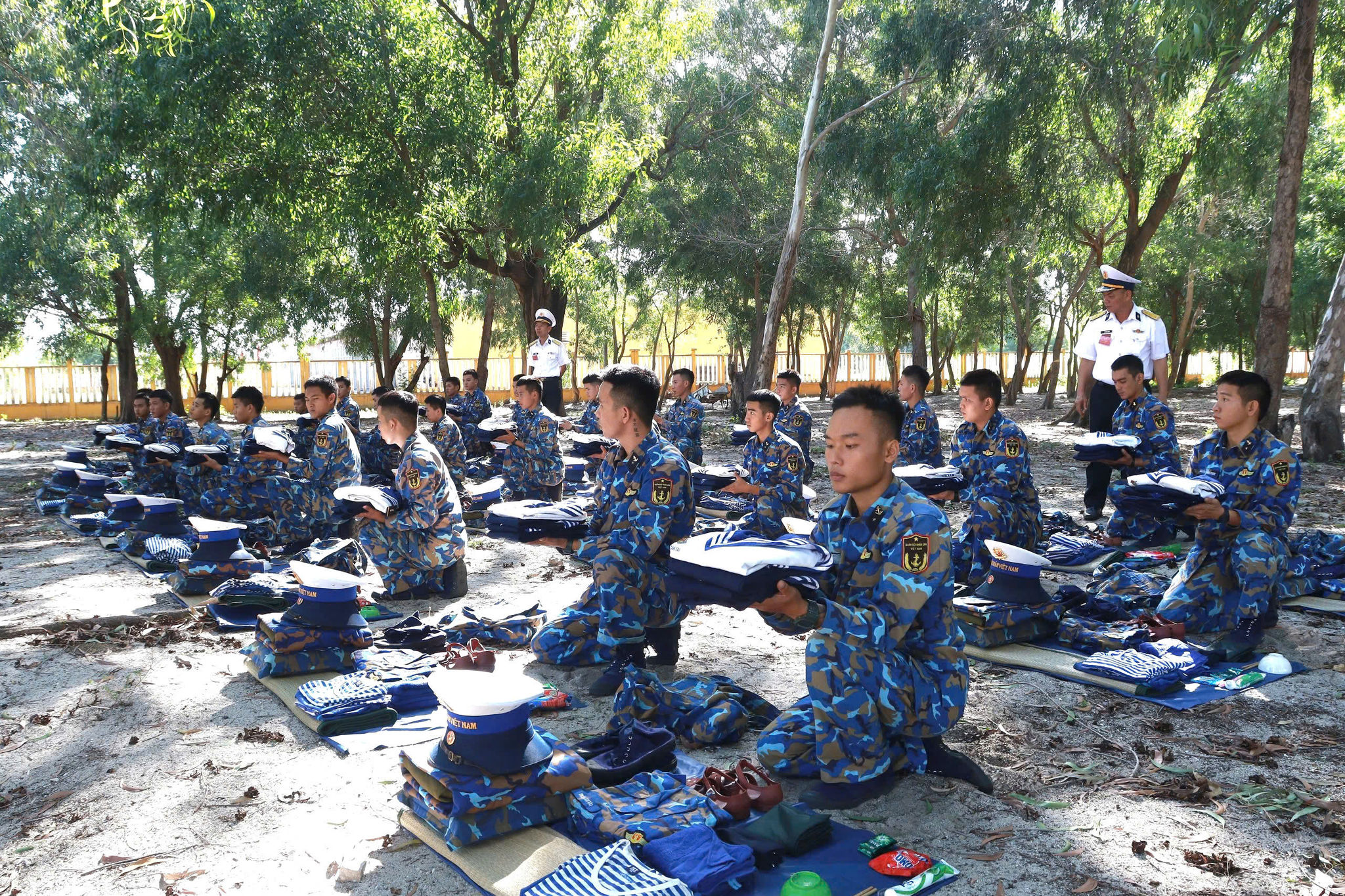 6 - Kiểm tra quân trang