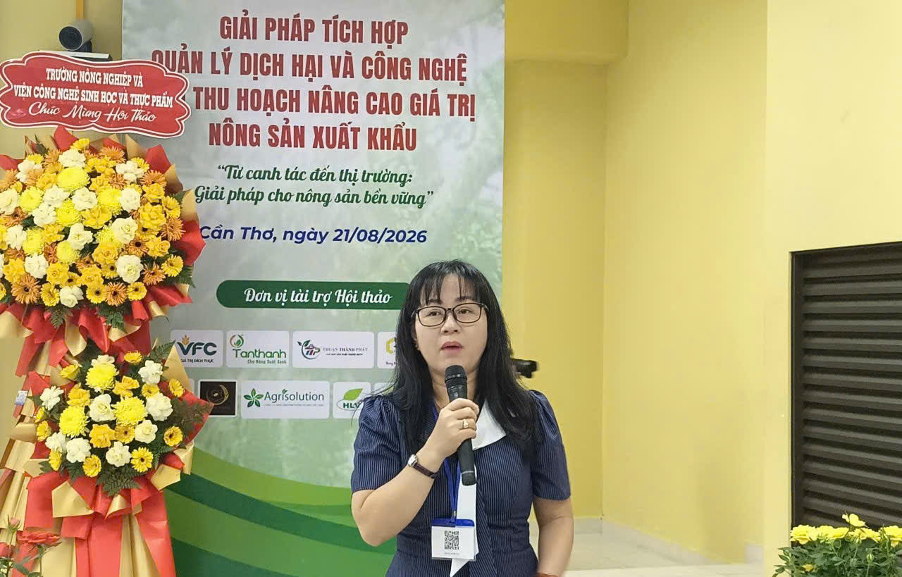 TS. Phan Thị Thu Hiền, Cán bộ Trung tâm Kiểm dịch Thực vật sau nhập khẩu II. Ảnh: Văn Kim Khanh