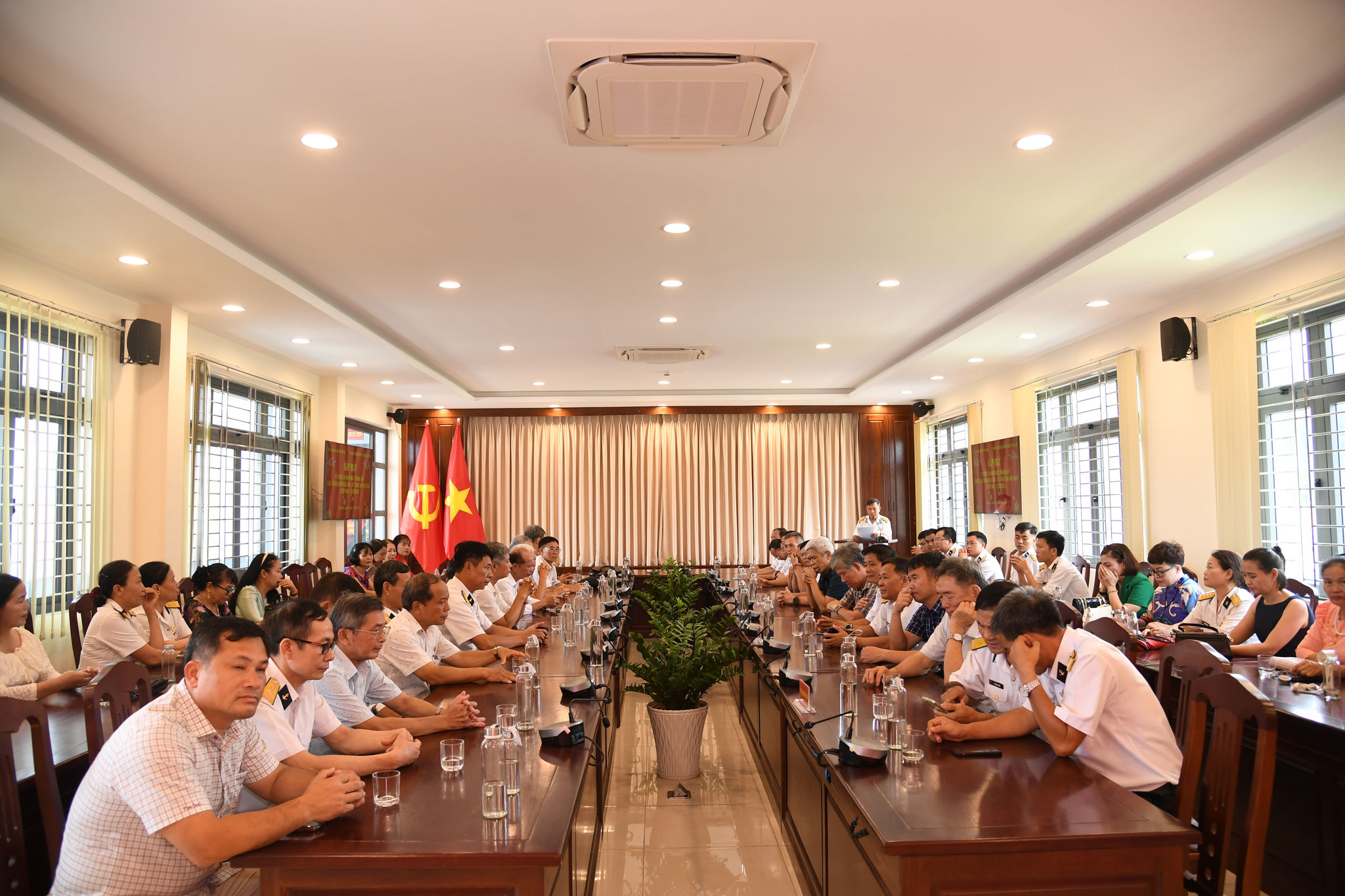4 - Đại tá Nguyễn Hải Triều nguyên Chính uỷ Căn cứ 696 phát biểu ôn lại truyền thống.5586