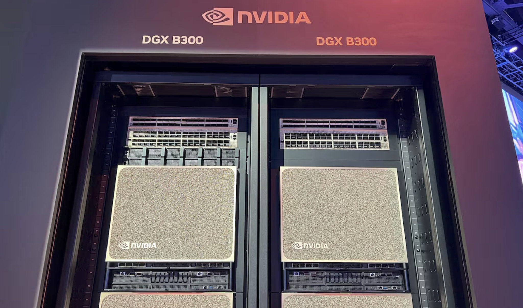 Đài Loan truy tố nhân viên Nvidia, Supermicro vì tuồn 74 máy chủ AI sang Trung Quốc