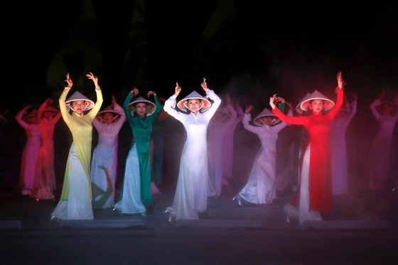 AI giúp thời trang Việt Nam thoát khỏi cuộc cạnh tranh bằng giá 