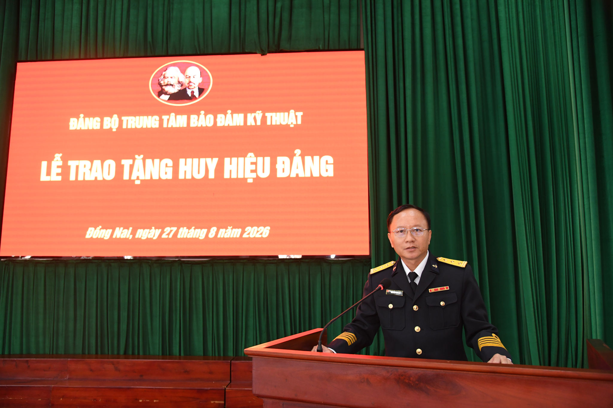 6 - Thủ trưởng Trung tâm phát biểu chúc mừng