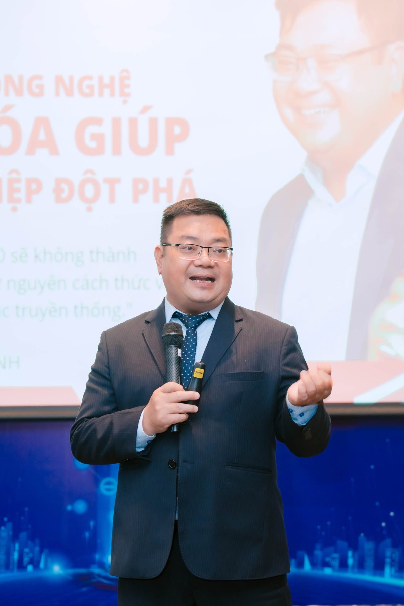 Theo TS. Vũ Việt Anh, tuân thủ để tạo lợi thế cạnh tranh. Ảnh: Nhân vật cung cấp. 