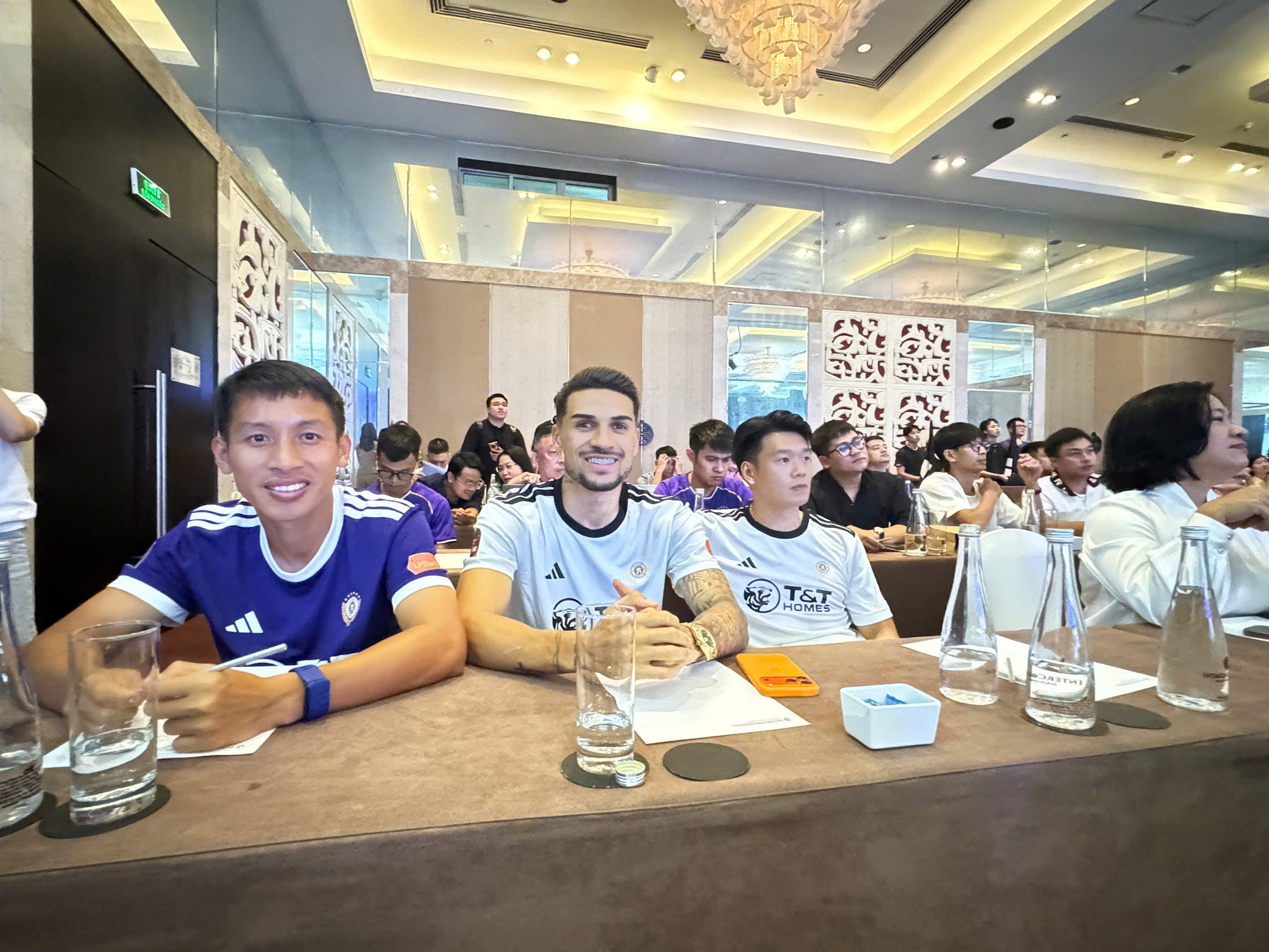 hoang-hen-5406ad4f1207749dd636da774d163fa4.jpg