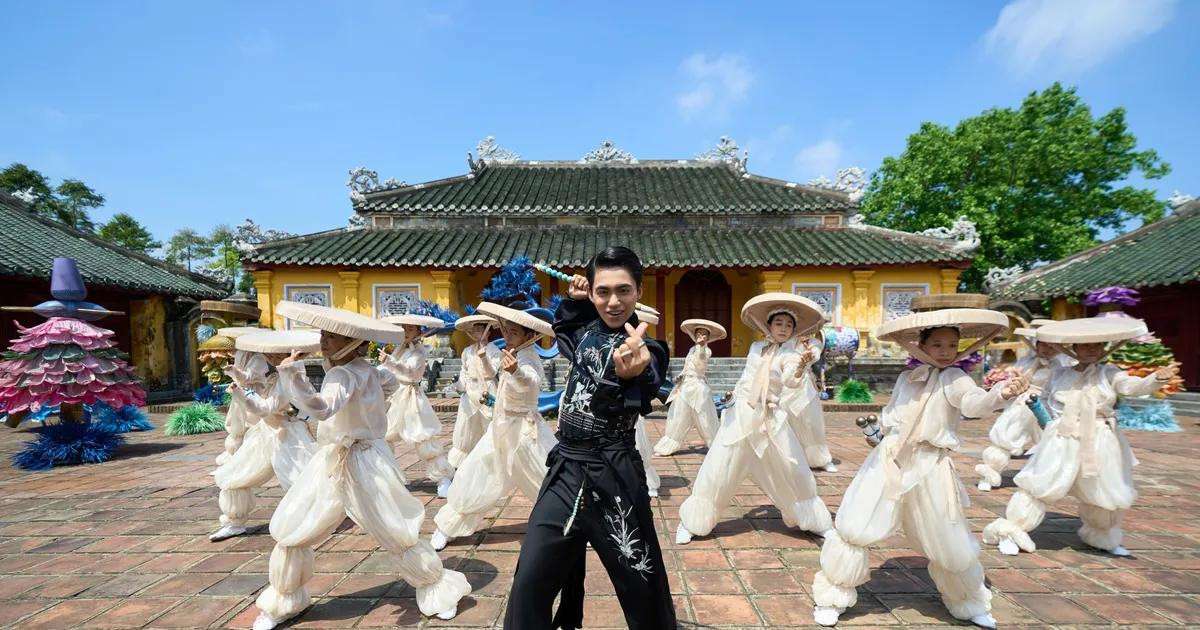 mono-hanh-trinh-5-nam-quang-ba-di-san-hue-2-b3943c8ae5dc14664c25c332c95c199b.jpg