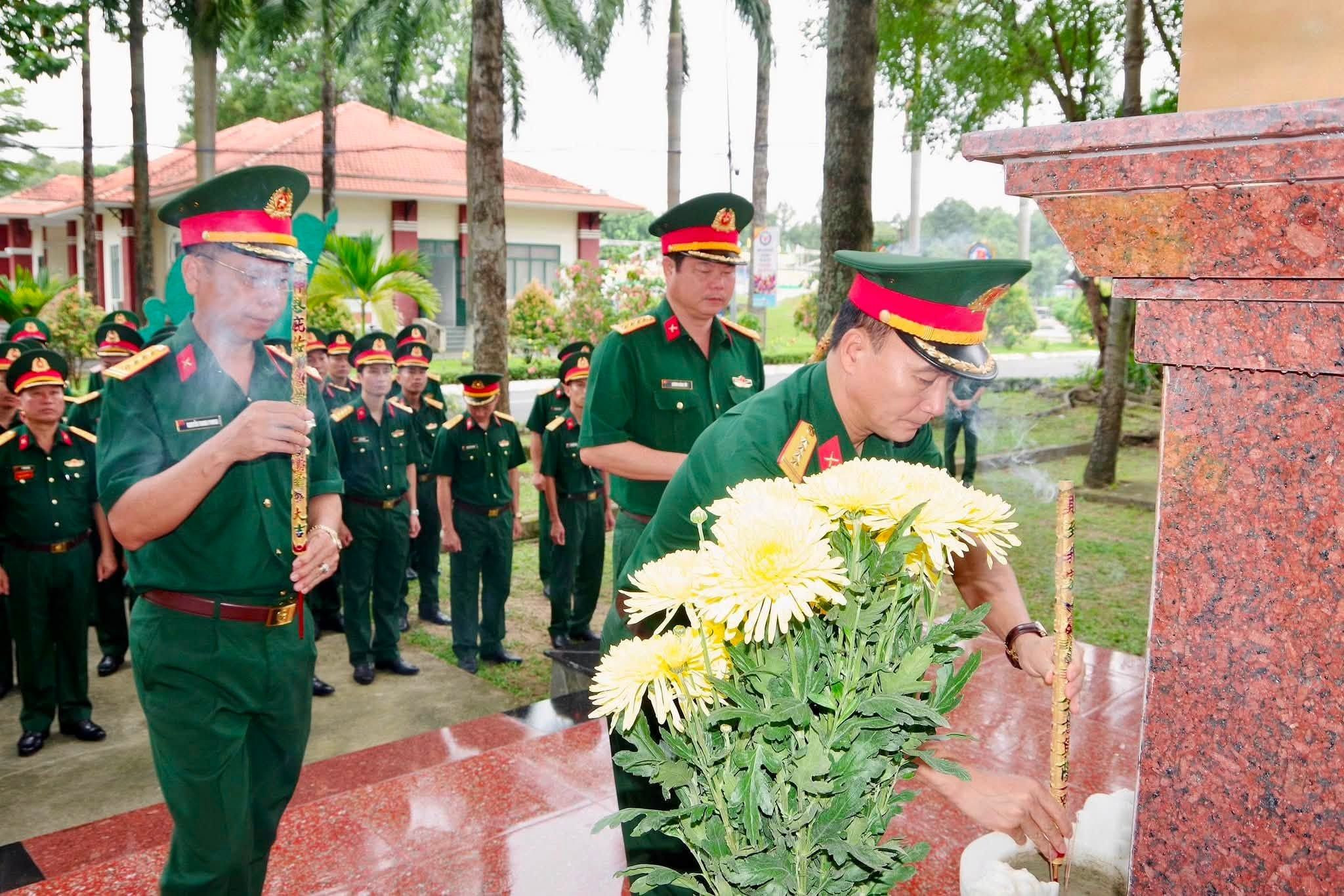 Kỷ niệm Quốc khánh là dịp để mỗi cán bộ, chiến sĩ LLVT thành phố xúc động tưởng nhớ Bác Hồ kính yêu, Đại tướng Võ Nguyên Giáp và các anh hùng liệt sĩ 