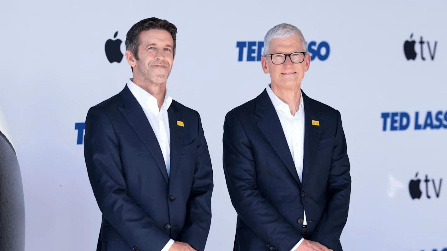 Tim Cook nhận gói thù lao 47 triệu USD, John Ternus có thể kiếm 58 triệu USD