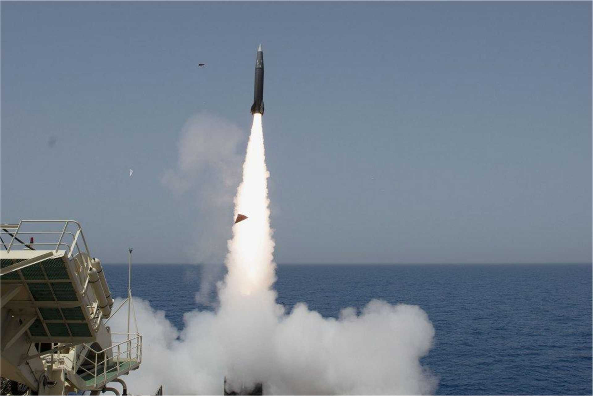 www.armyrecognition.com-images-stories-news-2026-september-_germany-fires-lora-ballistic-missile-from-frigate-revealing-new-nato-naval-strike-capability-1920-001.jpg