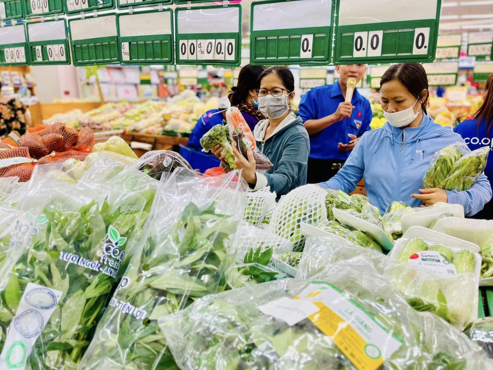 Nông sản Việt Nam được giới thiệu đến các nhà mua hàng và hệ thống phân phối quốc tế. Ảnh: Báo Tin Tức